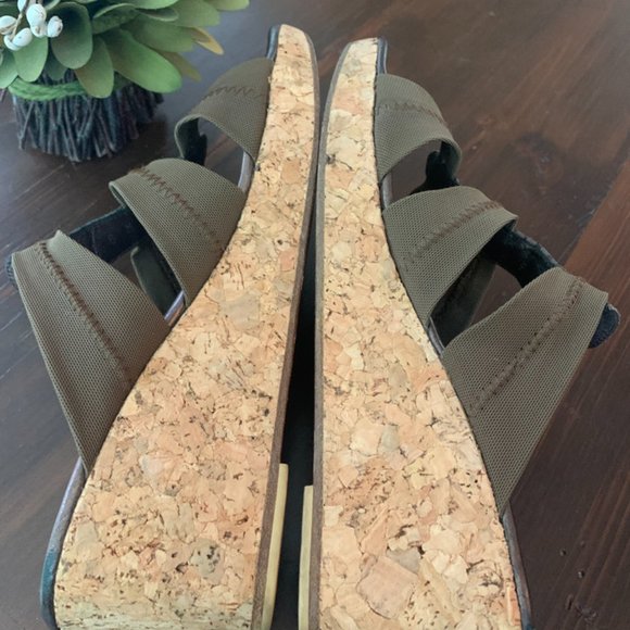 Donald Pliner Made on the Beaches of Spain Sandals - Picture 5 of 6